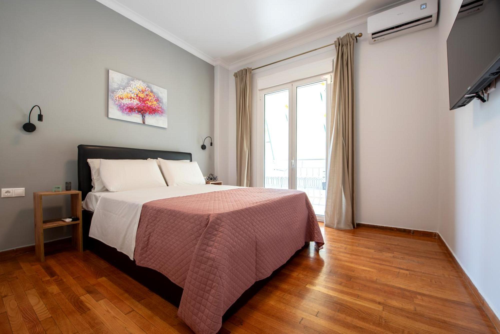 Spacious And Modern One Bedroom Apartment Ateny Zewnętrze zdjęcie