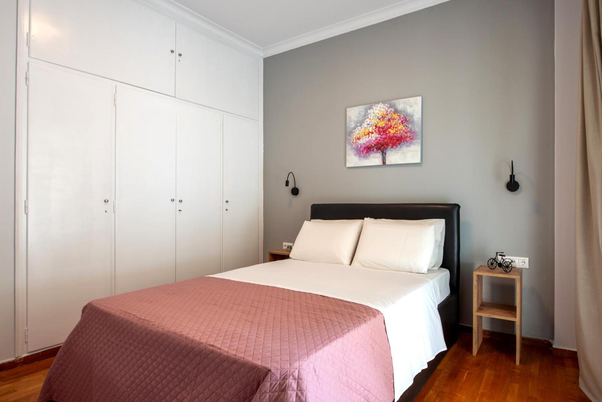 Spacious And Modern One Bedroom Apartment Ateny Zewnętrze zdjęcie